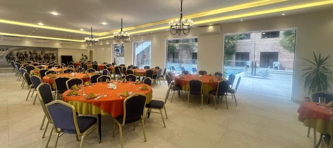 Petra Palace Hotel Вади Муса Екстериор снимка