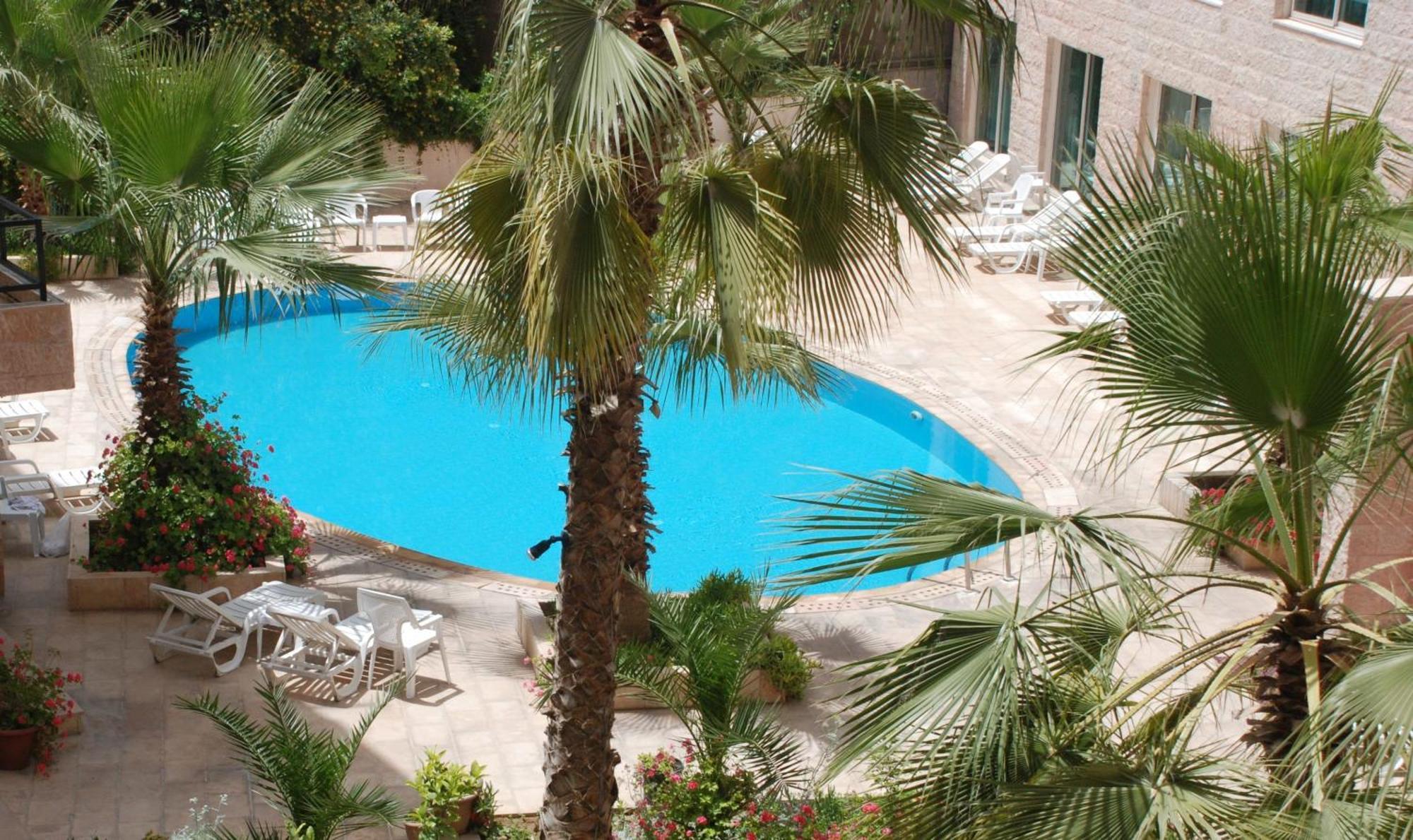 Petra Palace Hotel Вади Муса Екстериор снимка