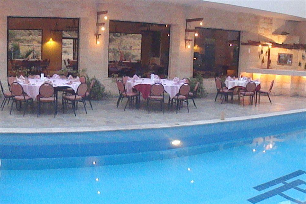 Petra Palace Hotel Вади Муса Екстериор снимка
