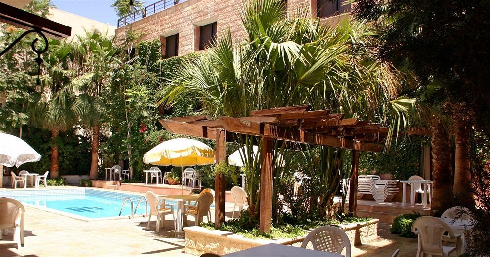 Petra Palace Hotel Вади Муса Екстериор снимка