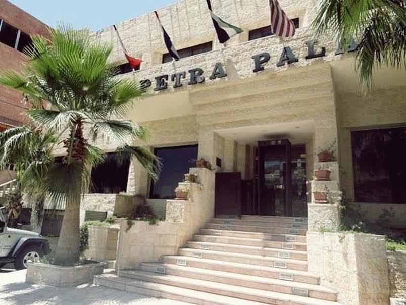 Petra Palace Hotel Вади Муса Екстериор снимка
